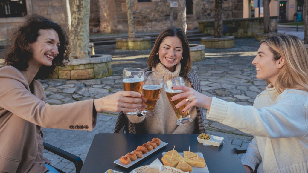 Friendship in Spain: how to find nice people to go out with
