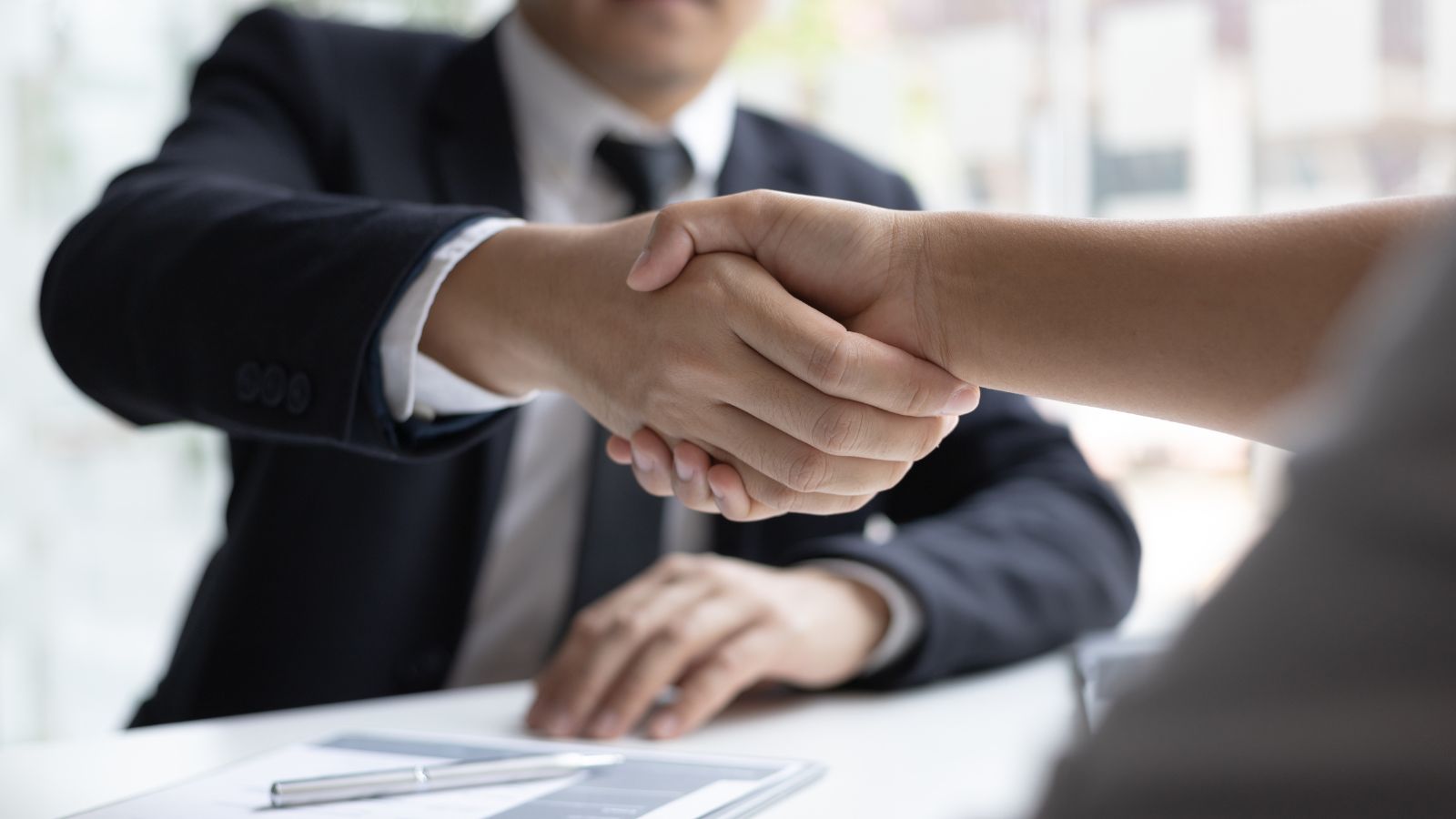 We help you find a business lawyer in Spain